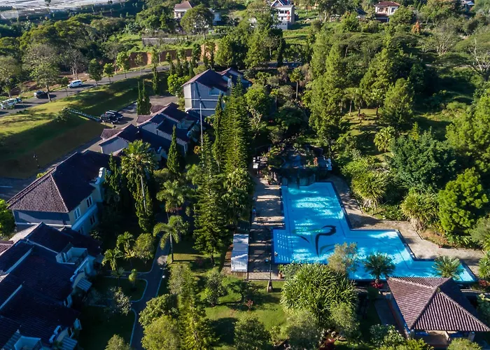 Pesona Alam &SpaResort Hotel